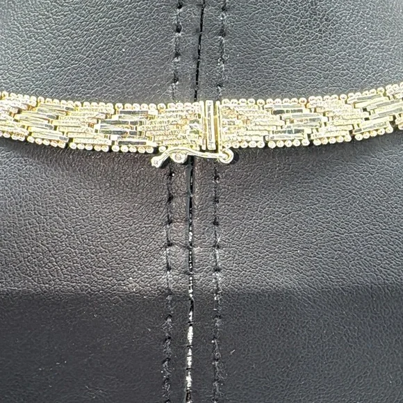 Sterling Silver Italy v shaped necklace. - Picture 3 of 4